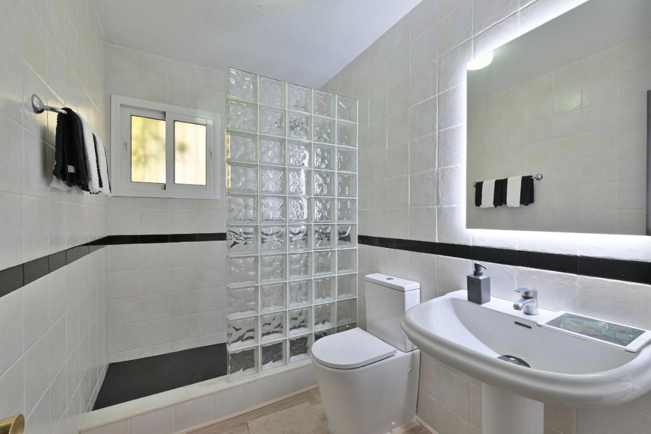 Bungalow With Large Terrace In A Quiet Park - Beach Nearby Sitio de Calahonda Eksteriør bilde